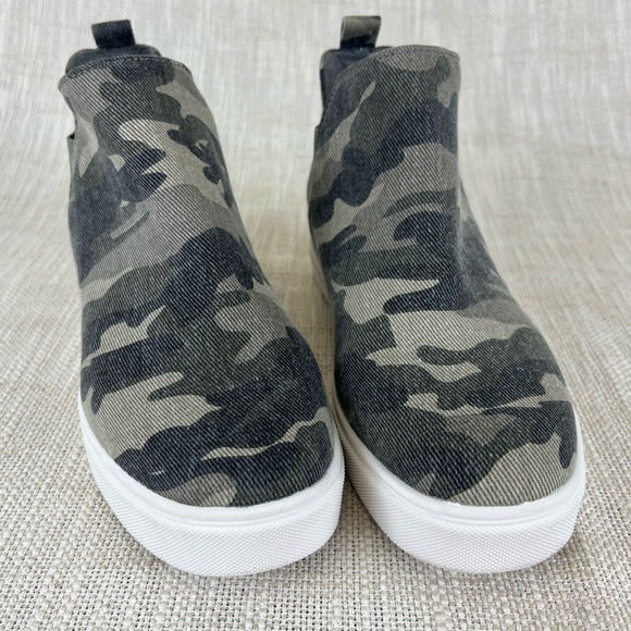 Soda Diana Camo Slip On Wedge W size 6 - Picture 2 of 7